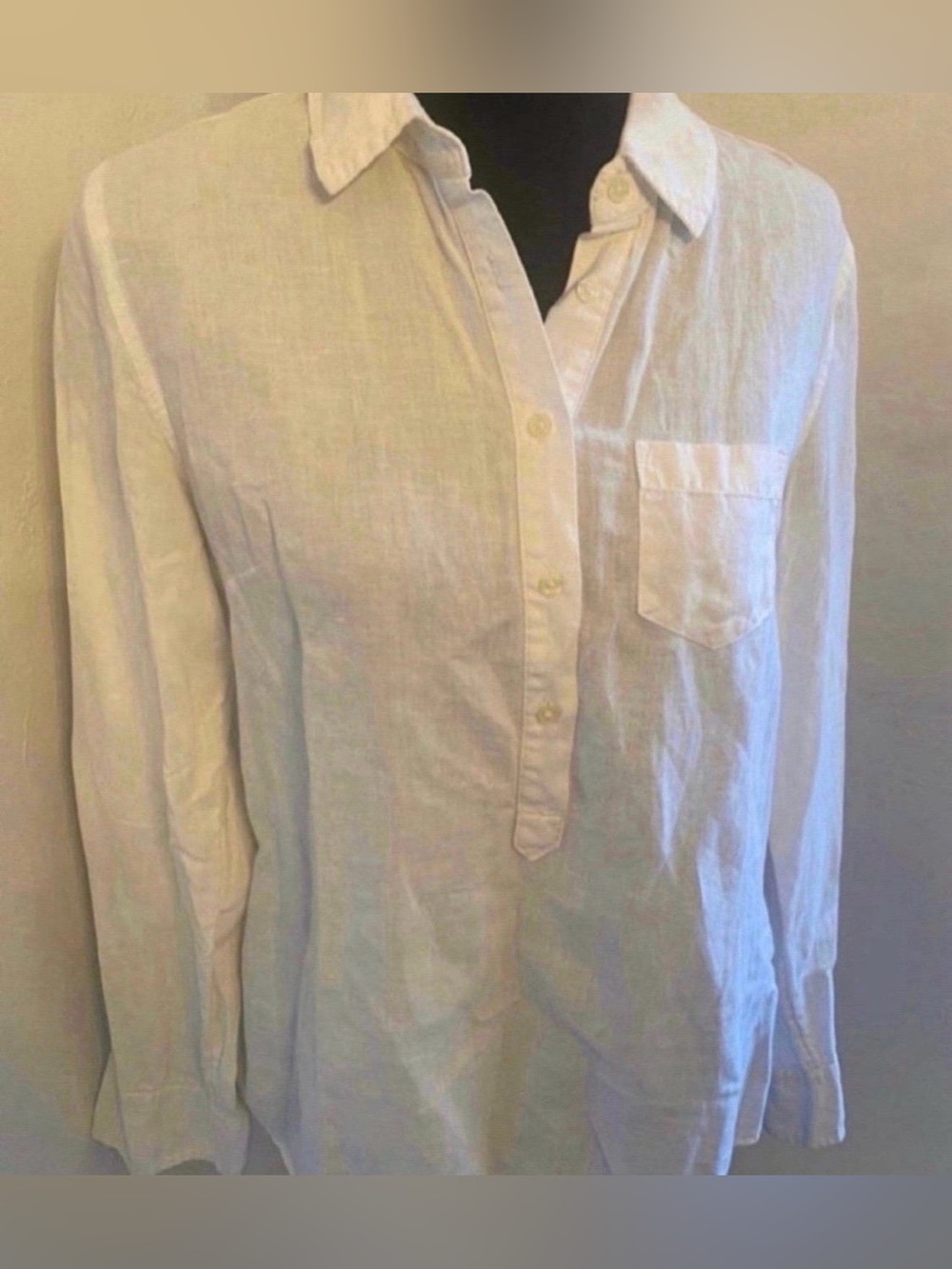 Women’s Classic long sleeve White Linen Button-Front Shirt (Size S)